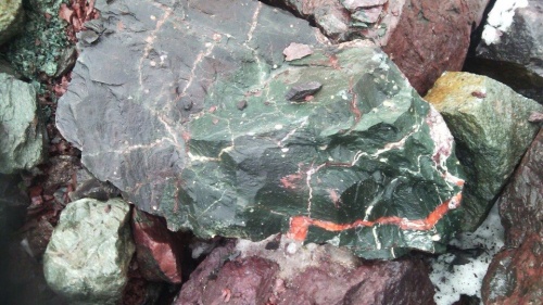 Гигантские зелёные валуны для ландшафтного дизайна весом более 5 тонн купить в Смоленске