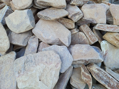 Златолит жёлтый, жёлто-зелёный глыбки и валуны для ланшафтного дизайна купить в Смоленске