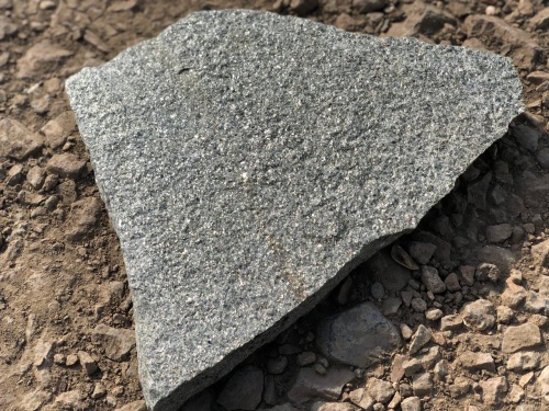 Плитняк златолит Уральский для цоколя, отмостки купить в Смоленске