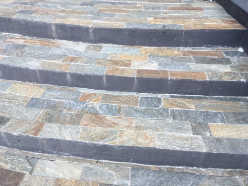 Плитка из Златолита Уральского для лестницы купить в Смоленске