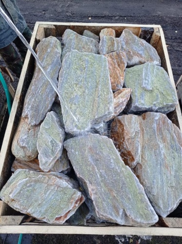 Златолит жёлтый, жёлто-зелёный глыбки и валуны для ланшафтного дизайна купить в Смоленске