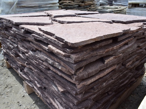 Плитняк лемезит бордовый для облицовки цоколя 20-25 мм  купить в Смоленске