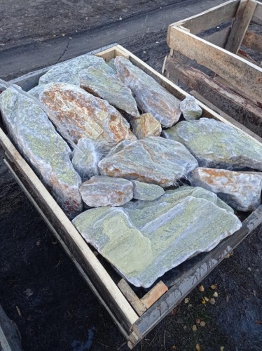 Златолит жёлтый, жёлто-зелёный глыбки и валуны для ланшафтного дизайна купить в Смоленске
