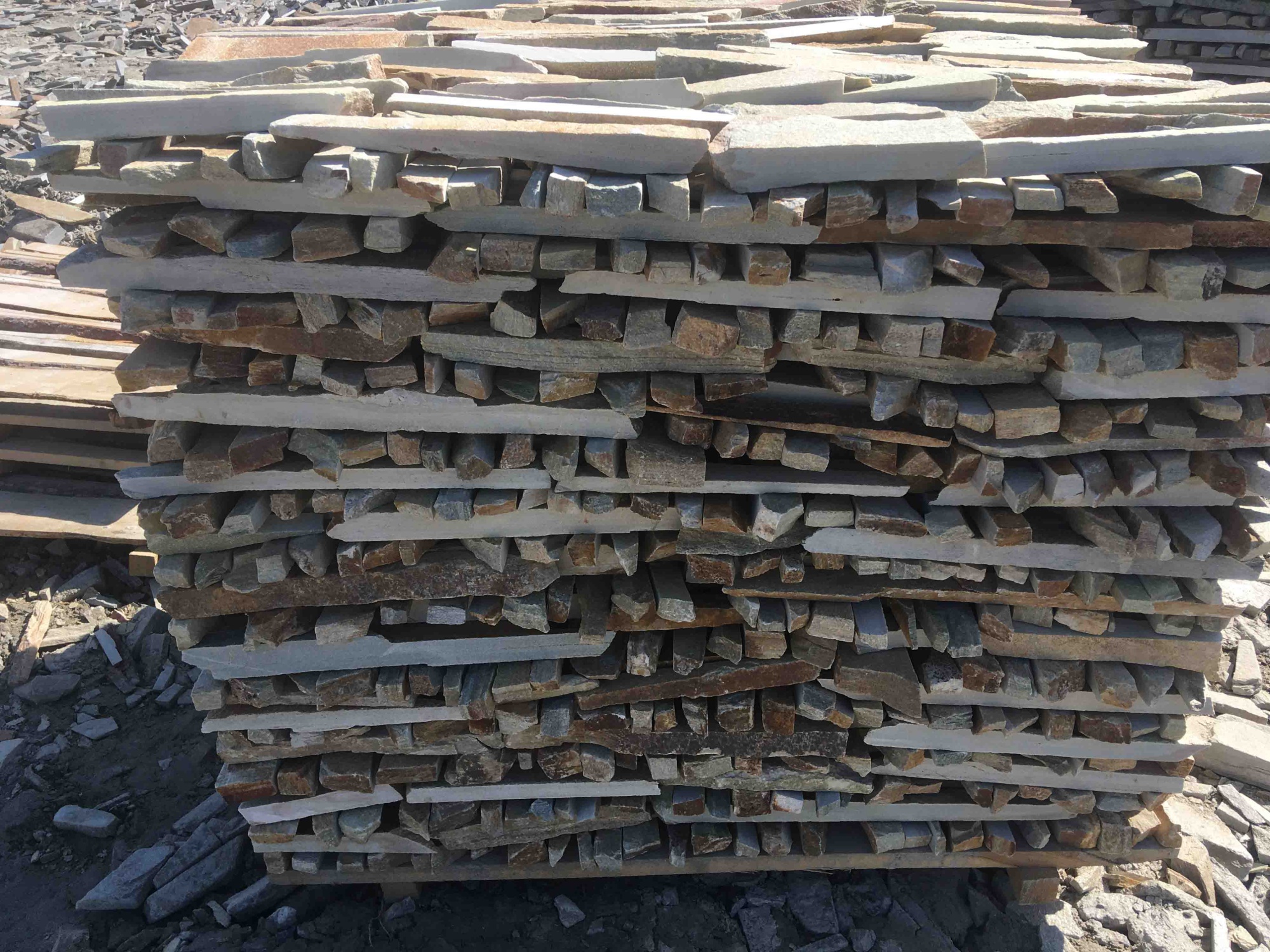 Горбушка златолит золотистый для облицовки купить в Смоленске