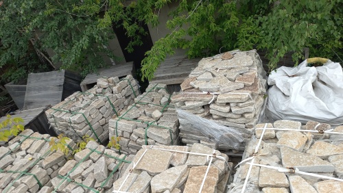 Гранитный плитняк галтованный для мощения купить в Смоленске