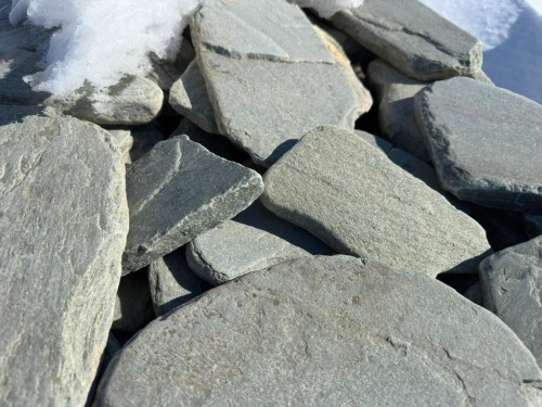 Плитняк златолит зелёный галтованный для цоколя купить в Смоленске