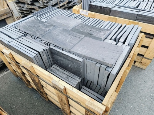 чёрная плитка из камня